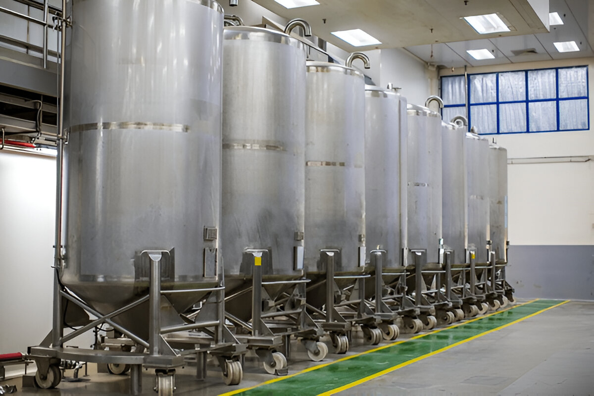 300 Gallon Stainless Steel Mixing Tank